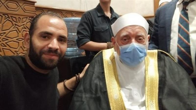 والدكتور احمد عمر هاشم
