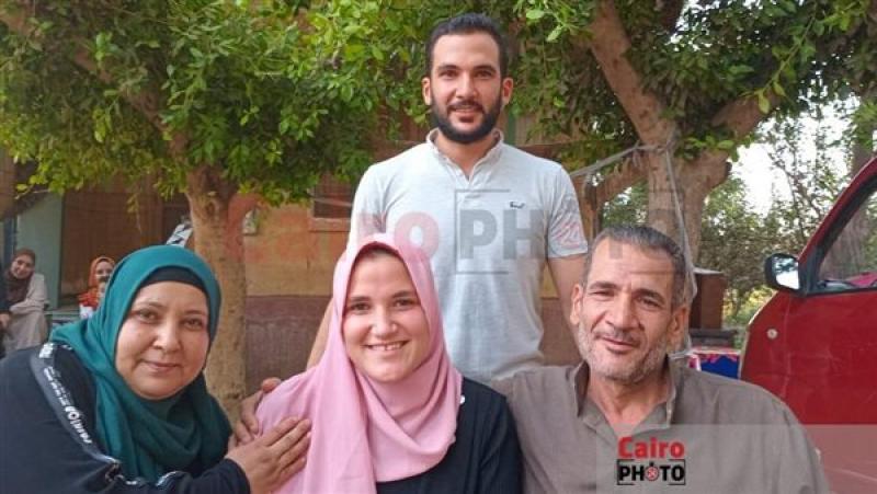 الأولى على الدبلوم التجاري وأسرتها