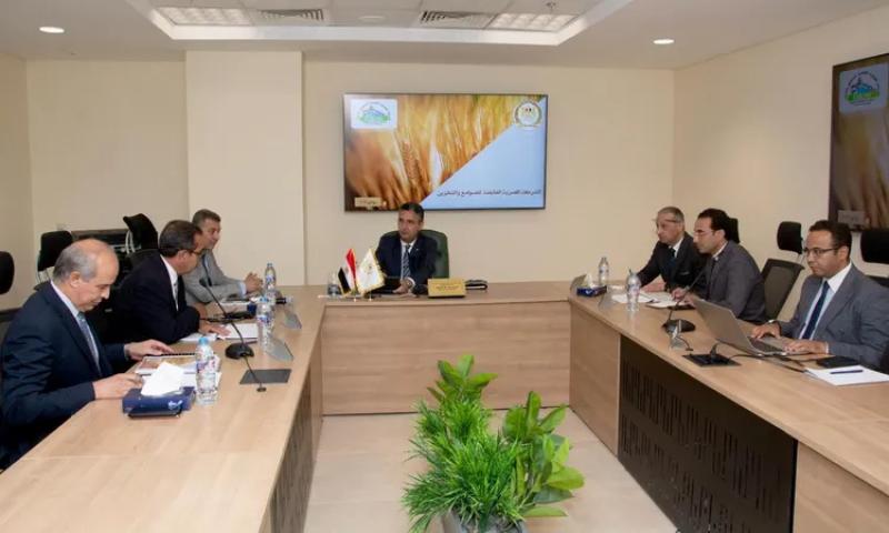 اجتماع وزير التموين