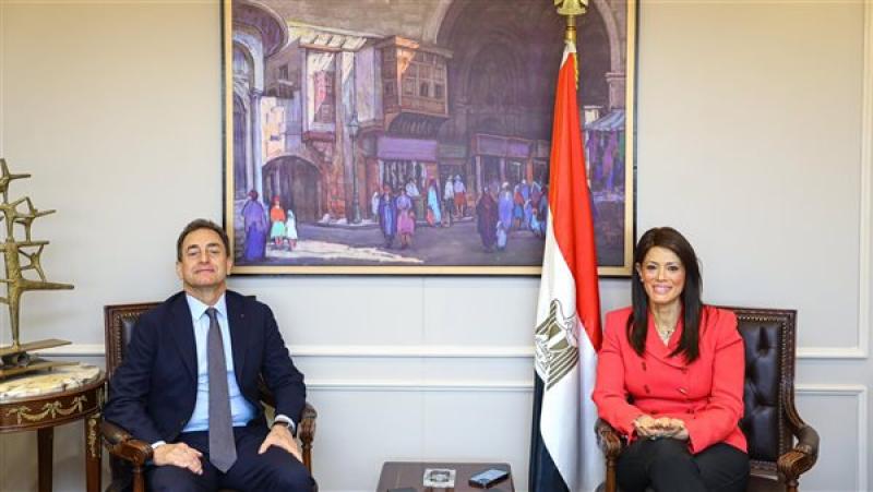 الدكتورة رانيا المشاط والسفير الفرنسي