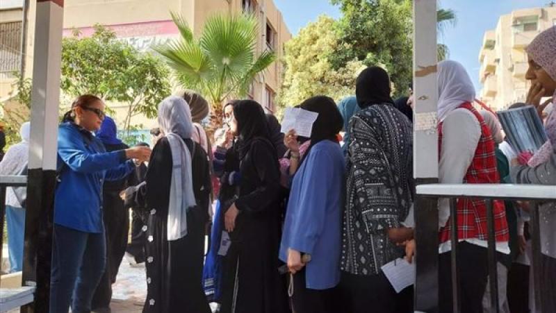 جانب من توافد الطلاب