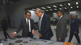 وزير الطيران يتفقد الجامعة الألمانية والمجمع الصناعي بالقاهرة