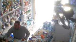 فيديو صادم داخل صيدلية بالغربية.. الأمن يفحص واقعة اعتداء على طالبة