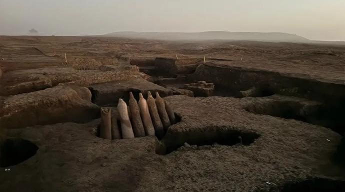 الكشف عن ورش صناعية من العصر المتأخر وبدايات العصر البطلمي وجبانة رومانية بغرب الدلتا…صور